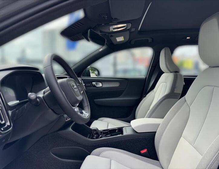 Volvo EX40 7