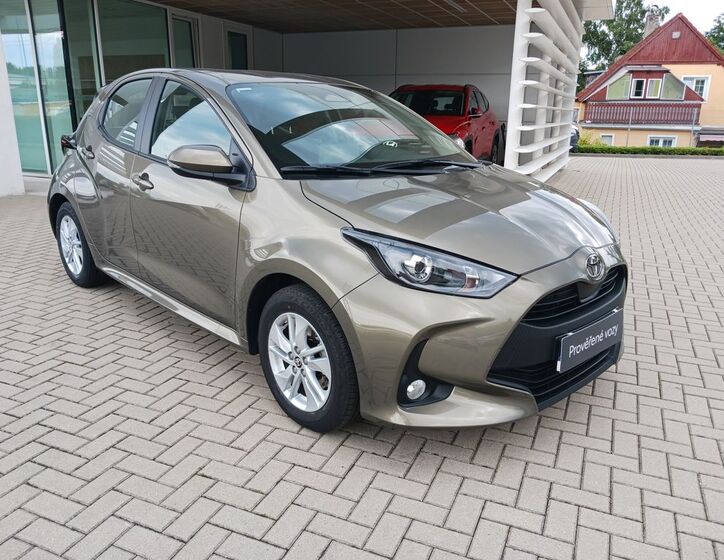 Toyota Yaris 8