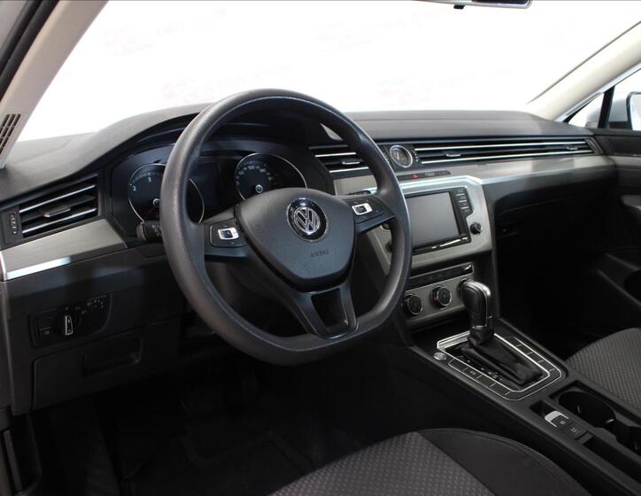 Volkswagen Passat 10