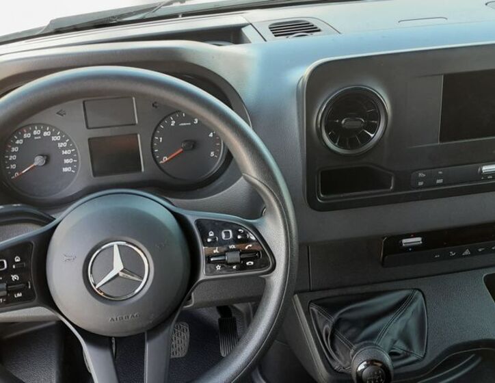 Mercedes-Benz Sprinter 10