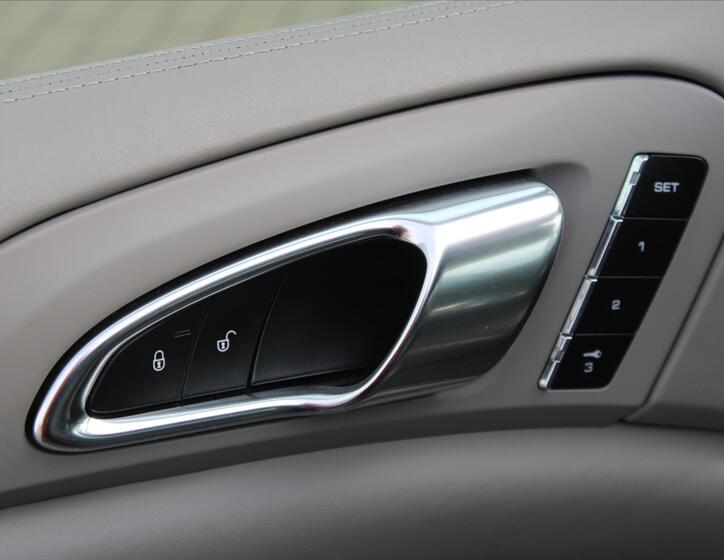 Porsche Cayenne 26