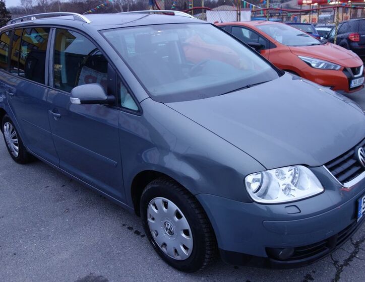 Volkswagen Touran 4