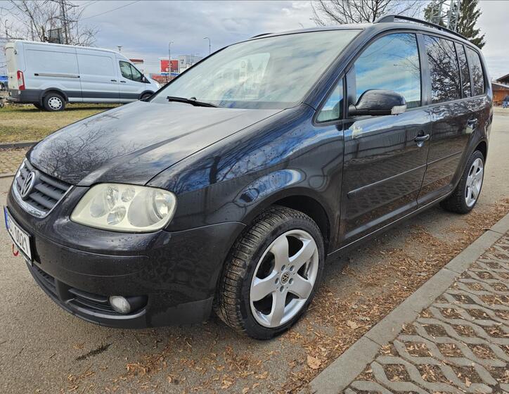 Volkswagen Touran 1