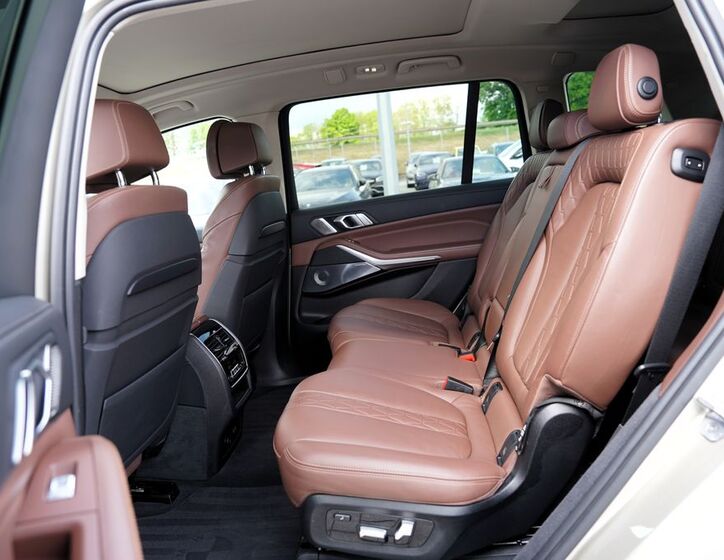 BMW X7 32