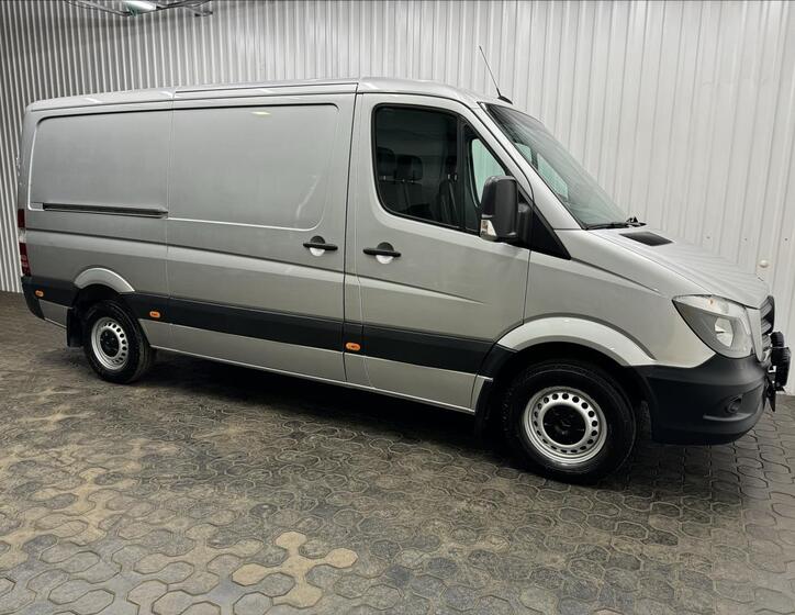 Mercedes-Benz Sprinter 11