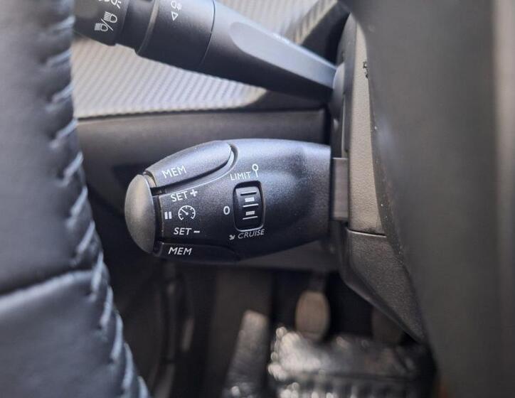 Peugeot 208 13