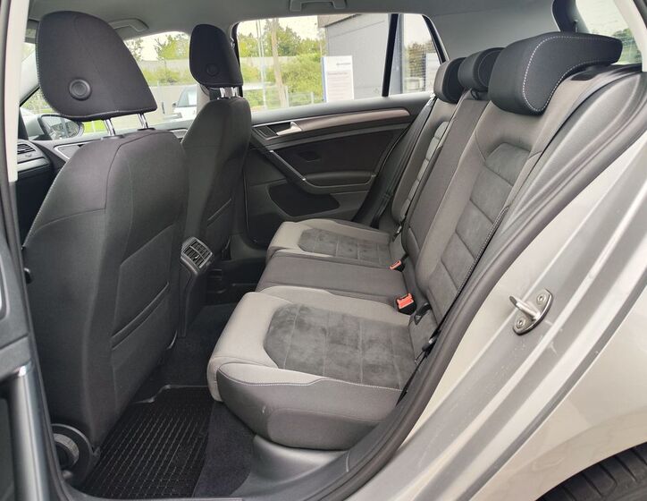 Volkswagen Golf 12