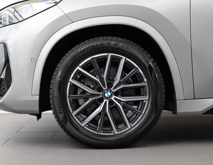 BMW iX1 6