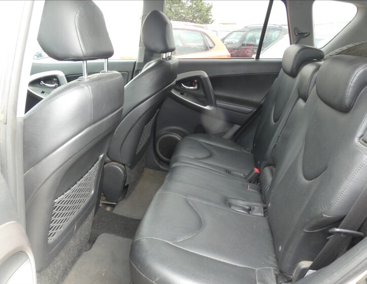 Toyota RAV4 9