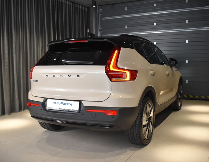 Volvo EX40 4