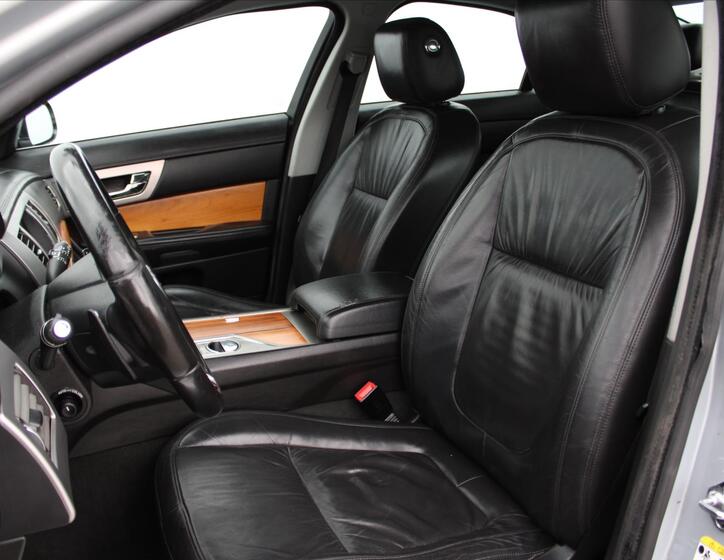 Jaguar XF 10