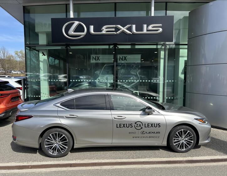 Lexus ES 300h 7