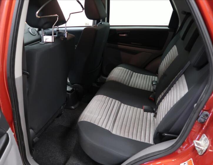 Suzuki SX4 8