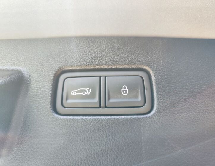 Hyundai Genesis 10