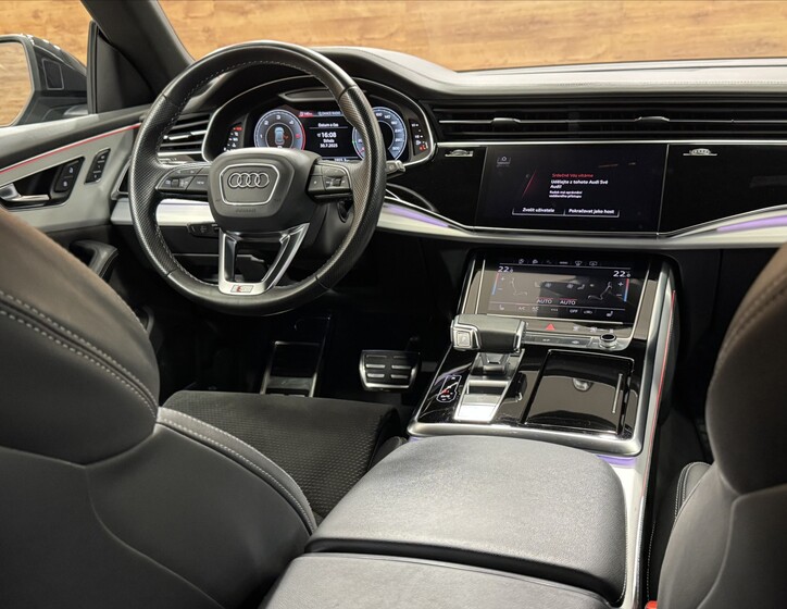 Audi Q8 26