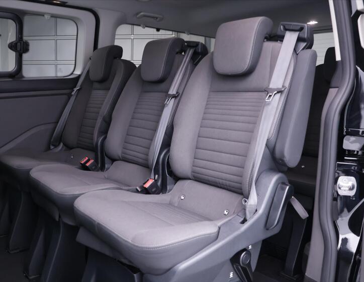Ford Tourneo Custom 17
