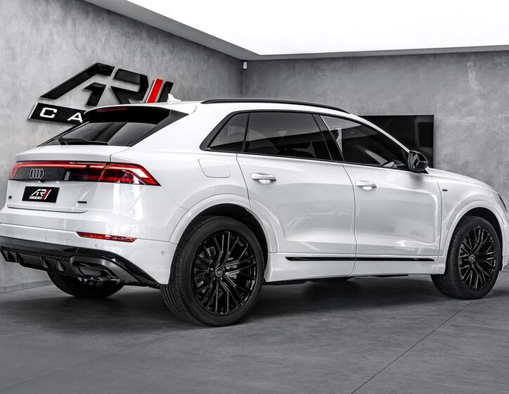 Audi Q8 5