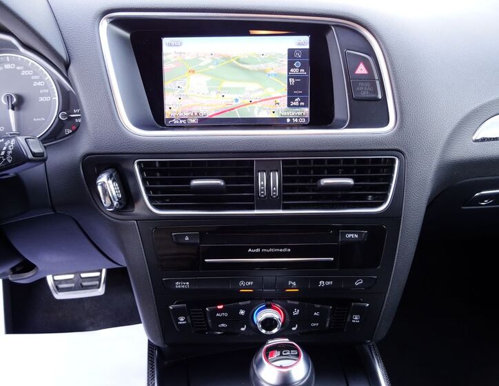 Audi SQ5 8
