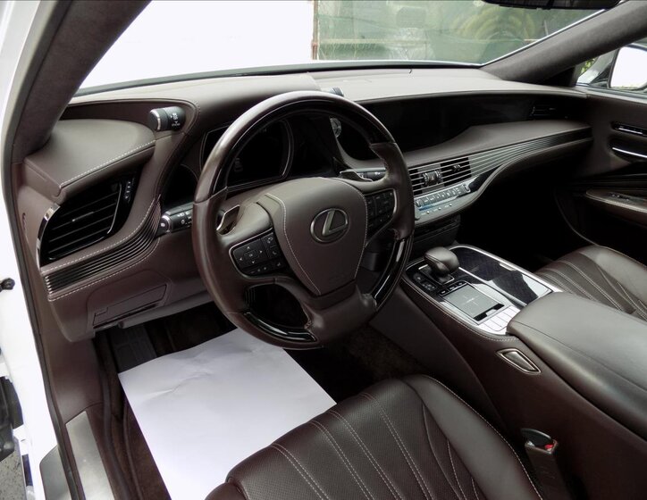 Lexus LS 500 12