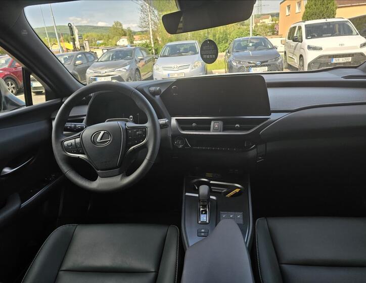 Lexus UX 300h 5