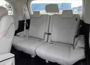 Lexus LM 350h 13
