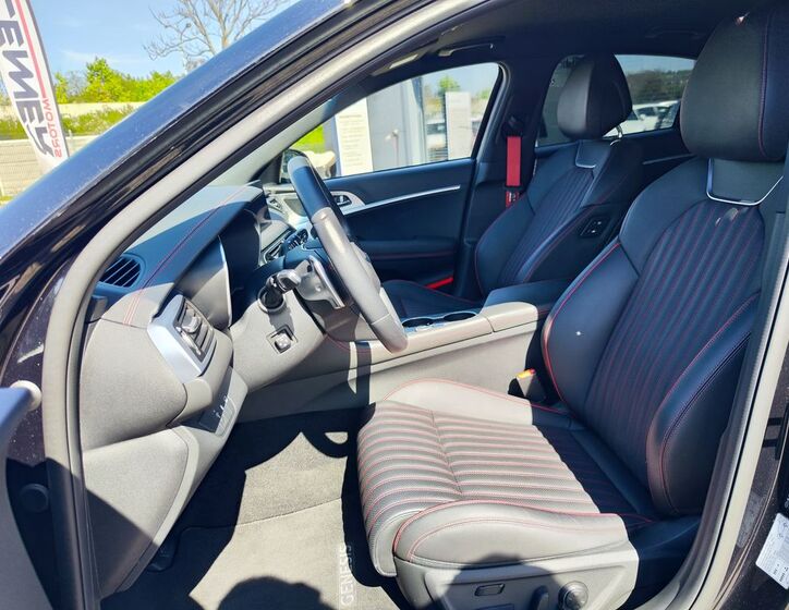 Hyundai Genesis 17