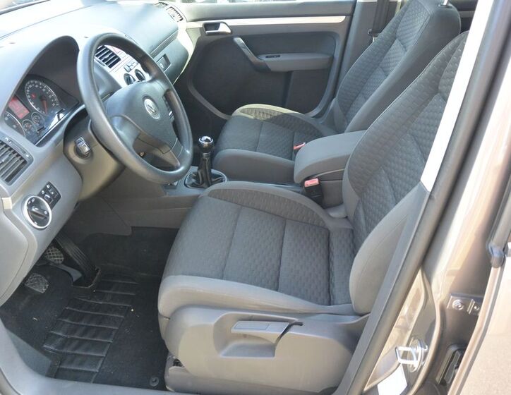 Volkswagen Touran 8