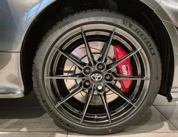 Toyota Yaris 8