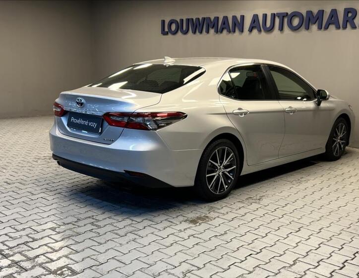 Toyota Camry 2