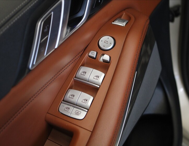 BMW X7 25