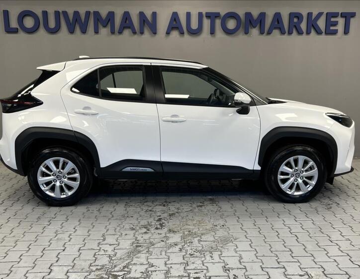 Toyota Yaris Cross 16