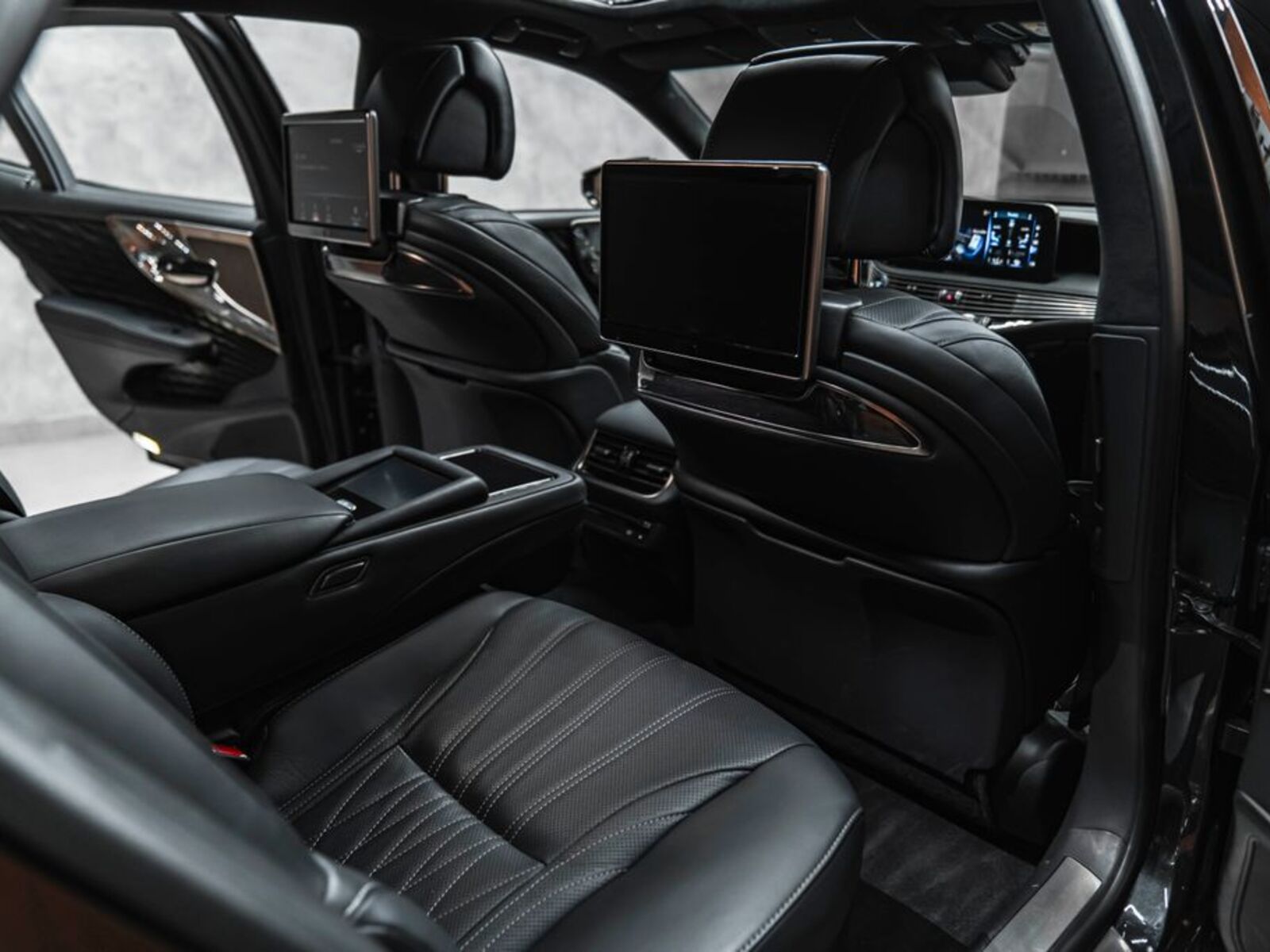 Lexus LS 500 35