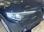 Alfa Romeo Stelvio 5
