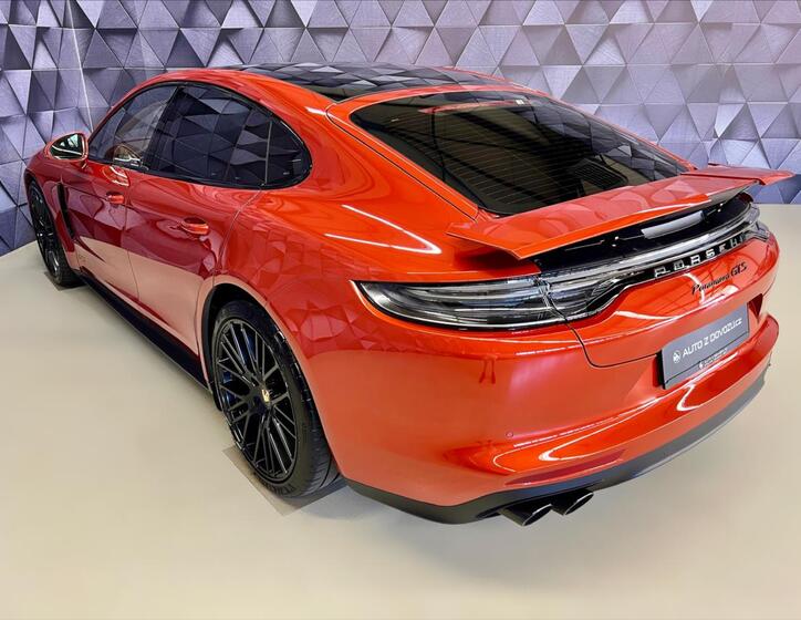 Porsche Panamera 5