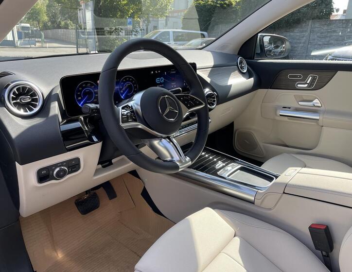 Mercedes-Benz EQA 8