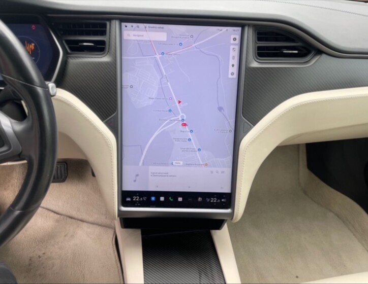Tesla Model S 10