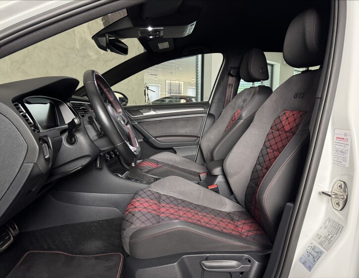 Volkswagen Golf 23