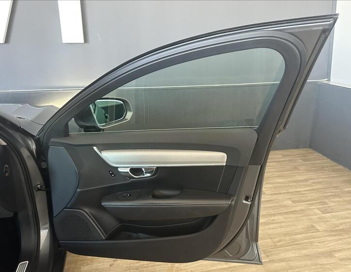Volvo V90 23