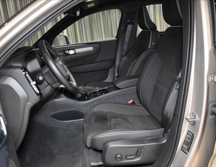 Volvo XC40 8