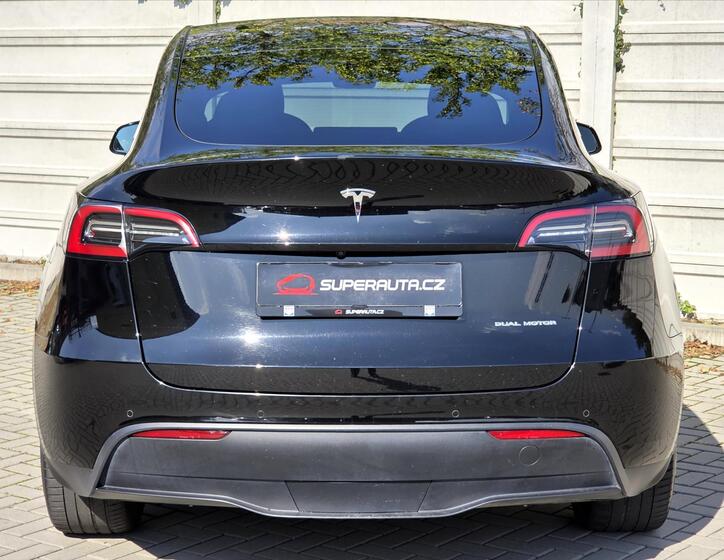 Tesla Model Y 5