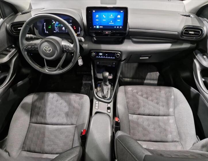Toyota Yaris 8