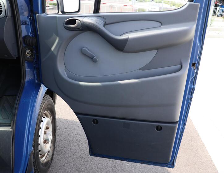 Mercedes-Benz Sprinter 12