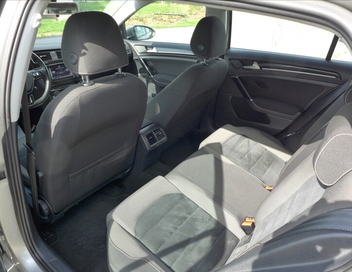Volkswagen Golf 24