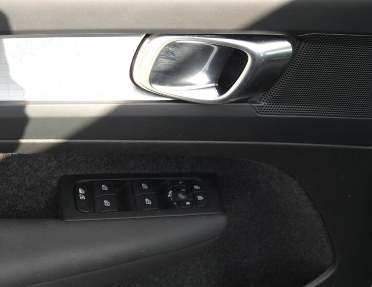 Volvo XC40 9