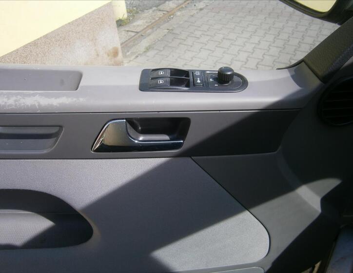 Volkswagen Multivan 13