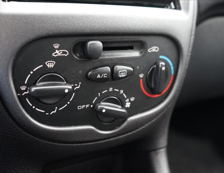 Peugeot 206 11