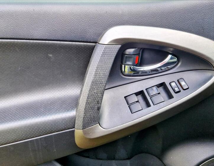 Toyota RAV4 12