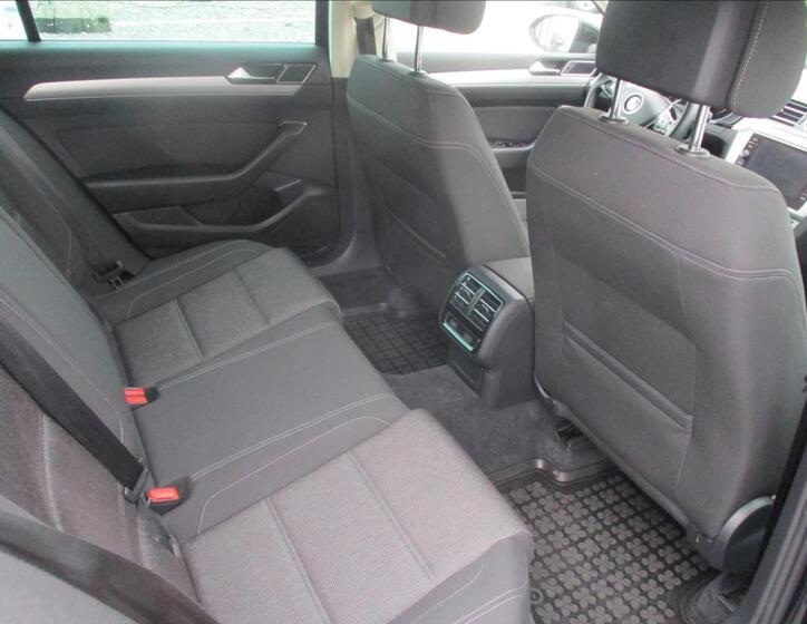 Volkswagen Passat 11