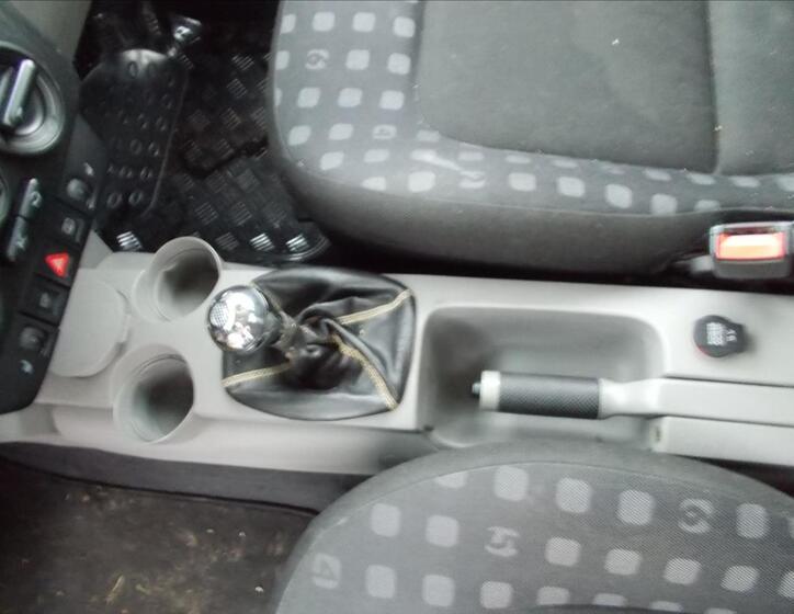 Volkswagen New Beetle 17