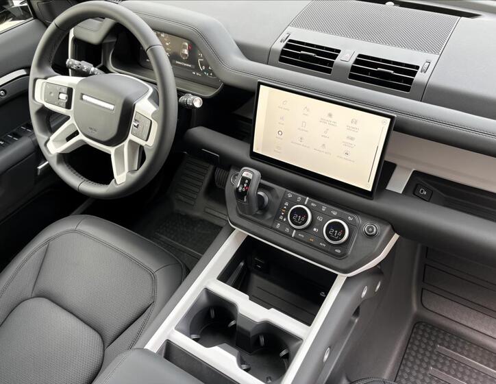 Land Rover Defender 31